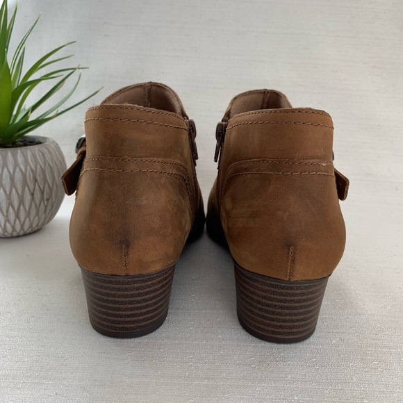 Clarks Adreena Dark Tan Nubuck Leather Mid Stacked Heel Booties Woman’s 9.5M - Picture 10 of 12